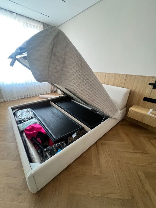 Двухспальная кровать