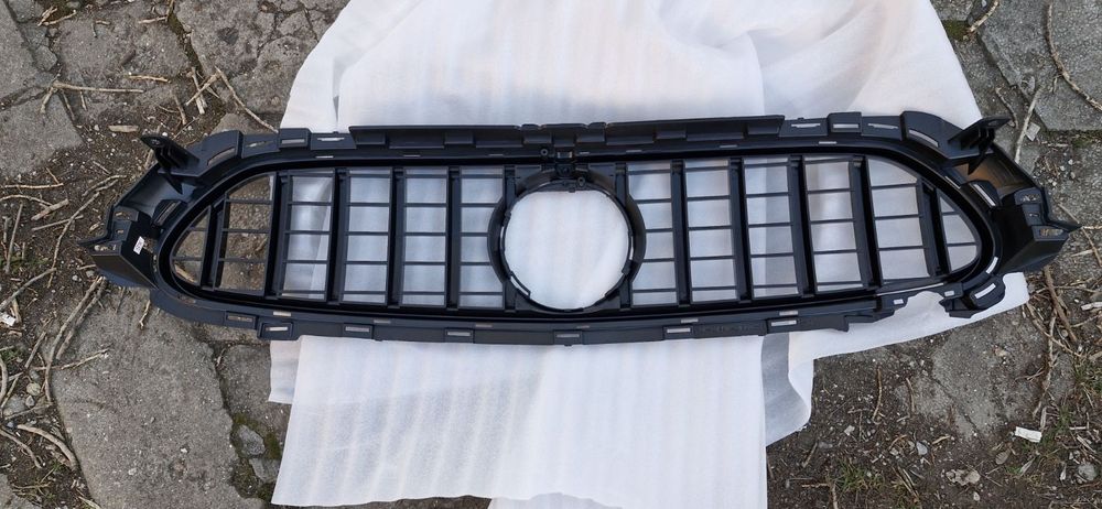 Решетка за Мерцедес  w 213 феислифт