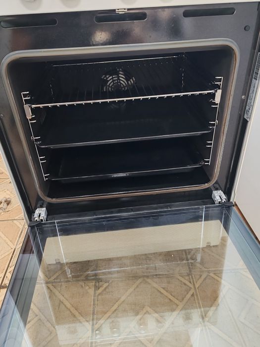 Свободно стояща печка с керамичен плот Voss Electrolux с 2 години гаранция!