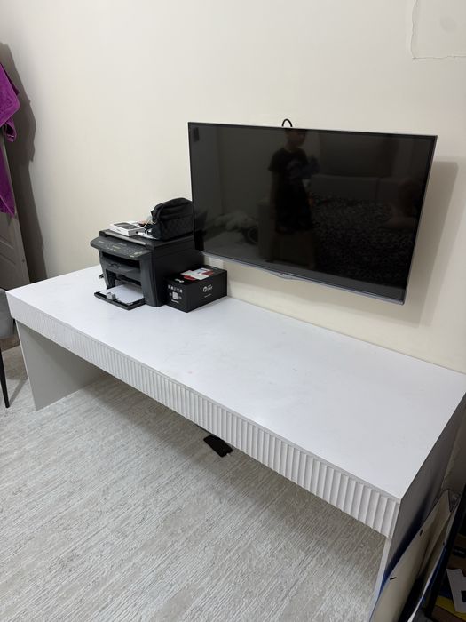 Стол для вашего салона или дома