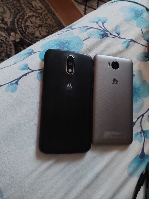 Vind doua telefoane