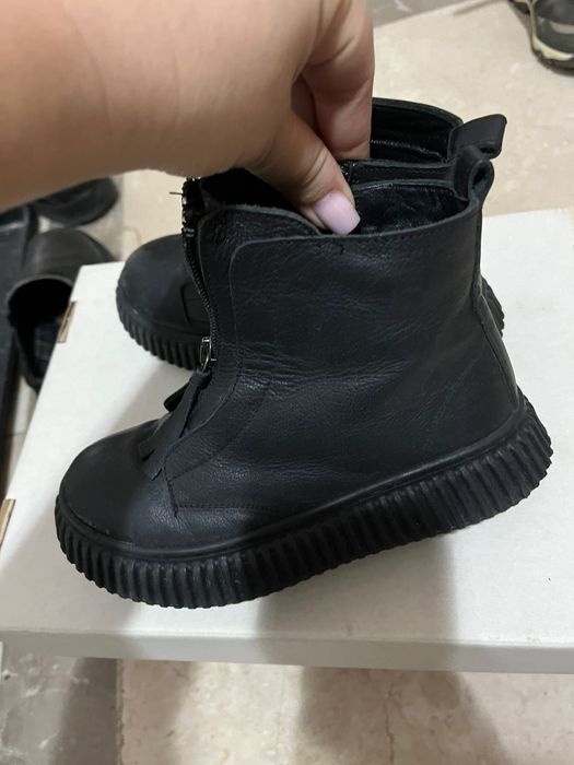 Продам детскую обувь