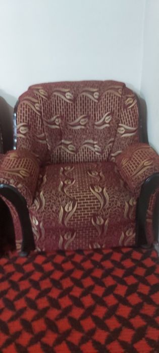 Yumshoq mebel divan kreslo totiladi