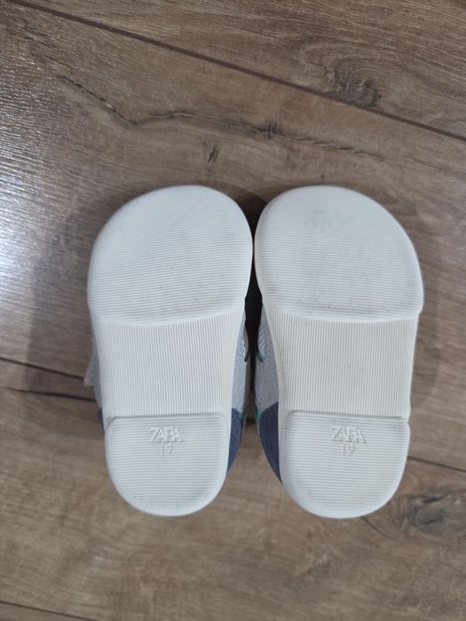 Детски спортни обувки barefoot на Zara