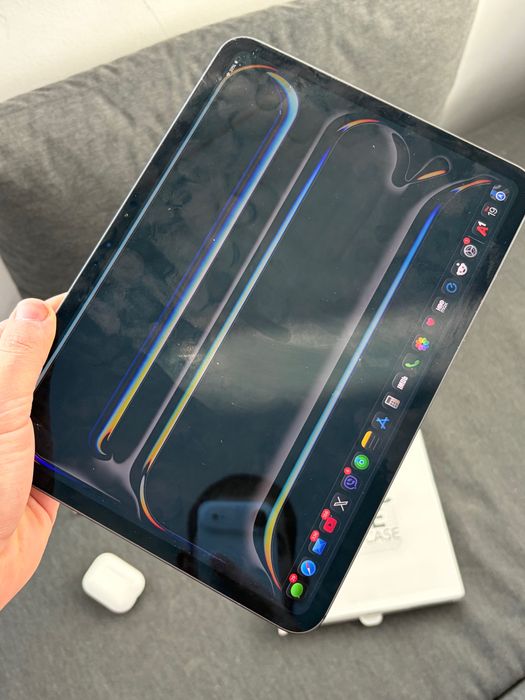 iPad Pro m4 11” 256gb + Магнитен Калъф ESR гаранционен до 3 юни