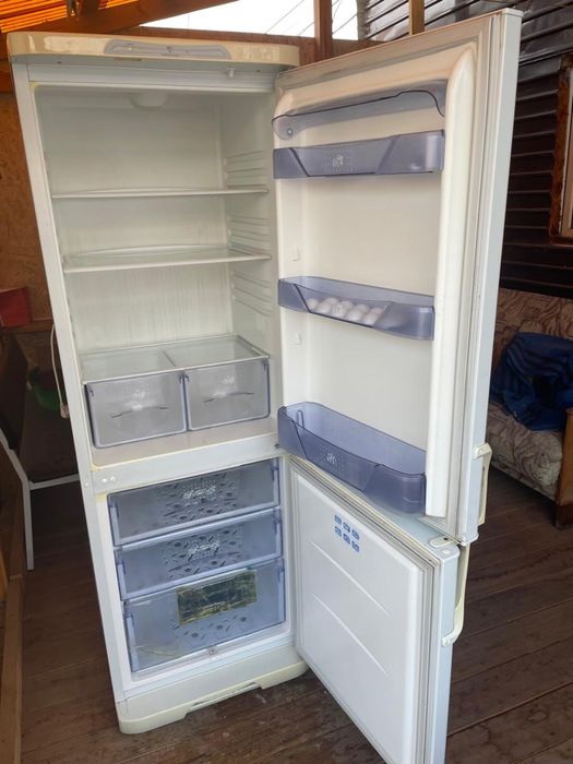 Продам холодильник