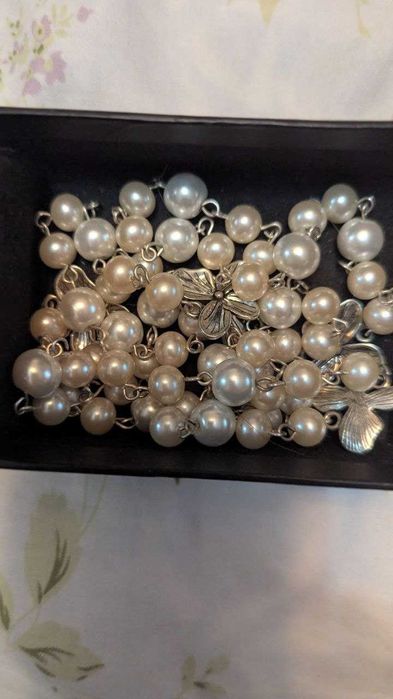 продам разного рода сетуары из жемчуга, малахита