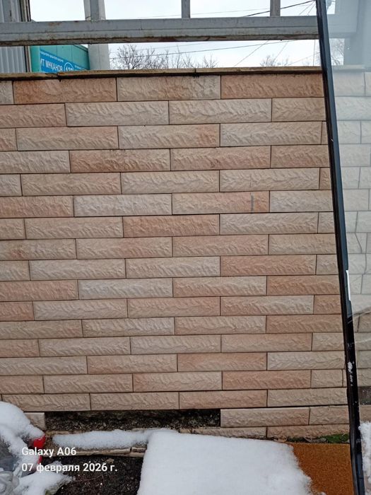 .хороший кафель.