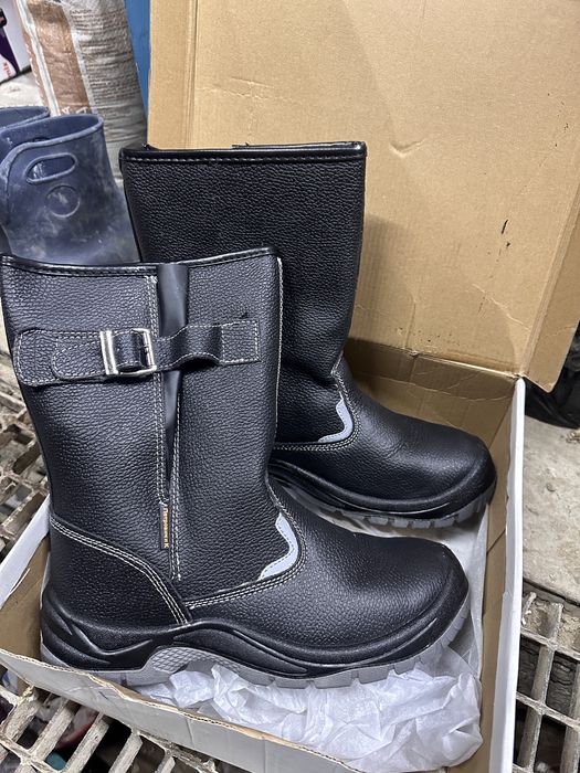 Зимний спецботинок