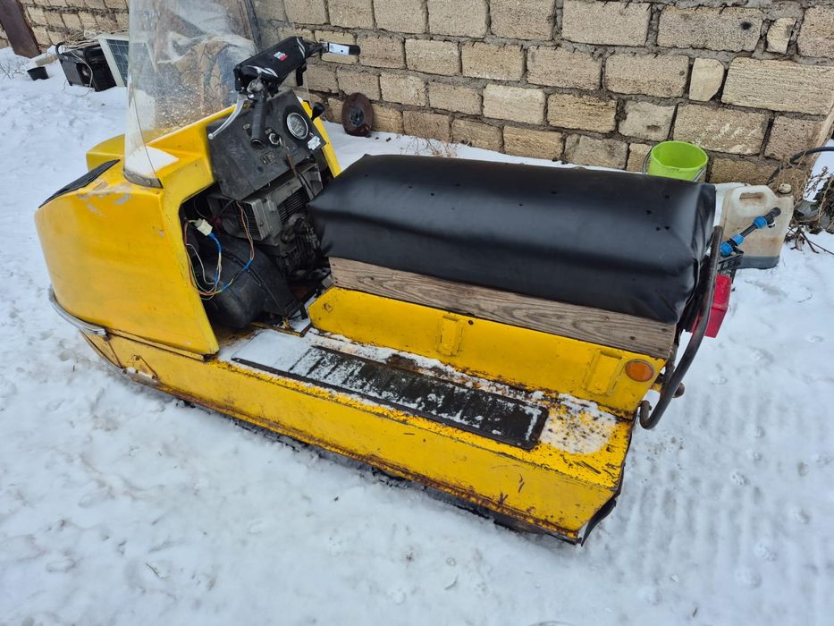 Продам снегоход буран