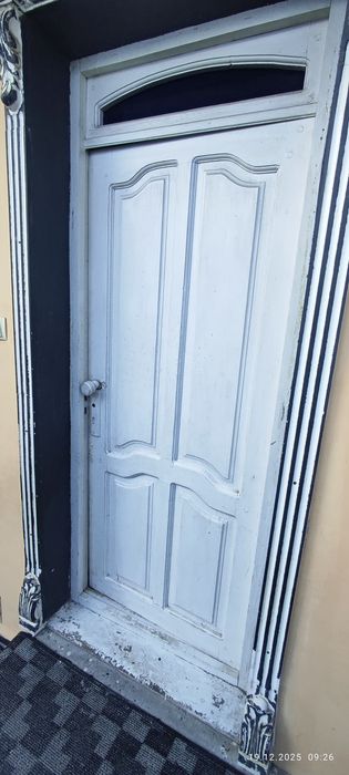 Eski eshik va deraza romlar sotiladi rasmda turgan xolatiixam bor