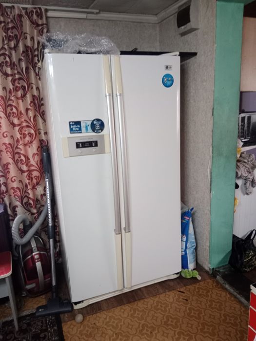 Продам два холодильника