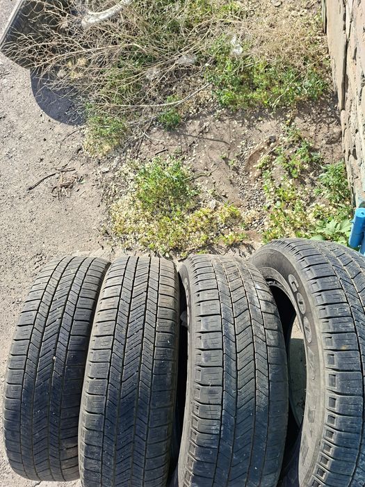 Продам шины 235/65/17 гудиер