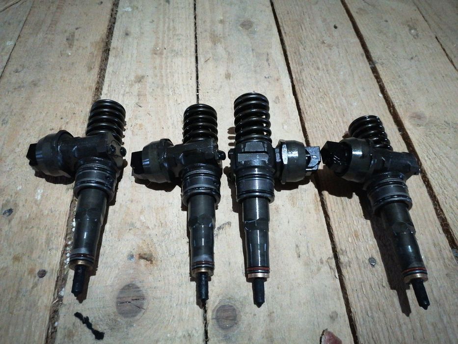 Vând chiloasa injectoare și pompa de ulei passat b6  2.0 bmp