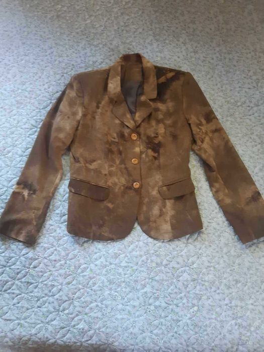 Елегантен дамски костюм