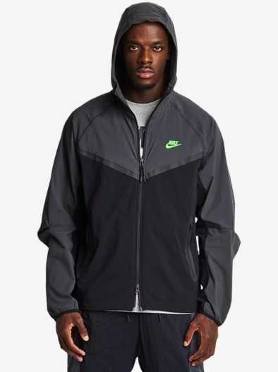 Nike tech woven size L