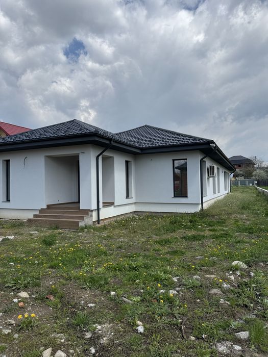 Casa + garaj si beci de vanzare in Curtea de Arges - strada Valea Danului