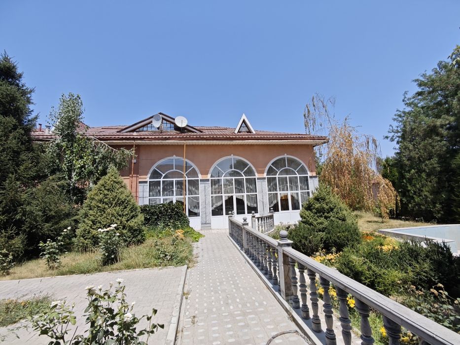 Продаётся дом (участок)