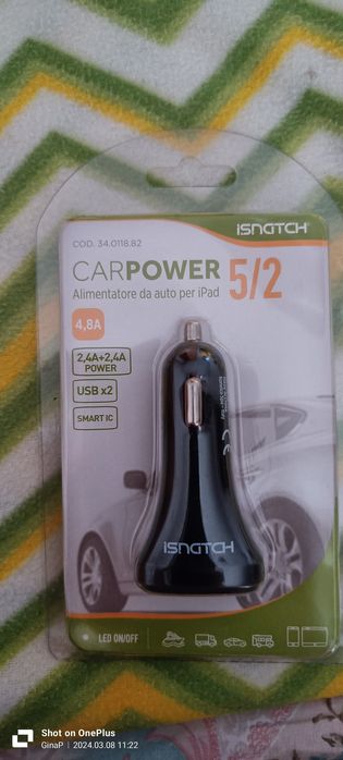 Vând încărcător auto.