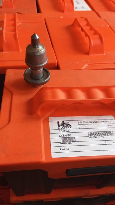 Усиленные резцы дорожные Kaito K8H/20