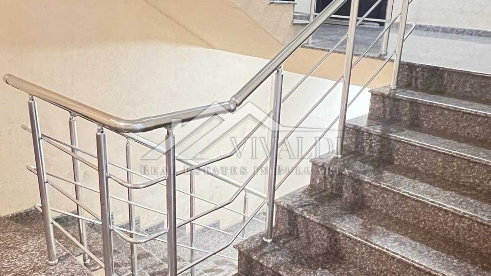 Дава се под наем Тристаен апартамент в к.к. Св.Св. Константин и Елена - 110 кв.м за 800 € - Снимка #9