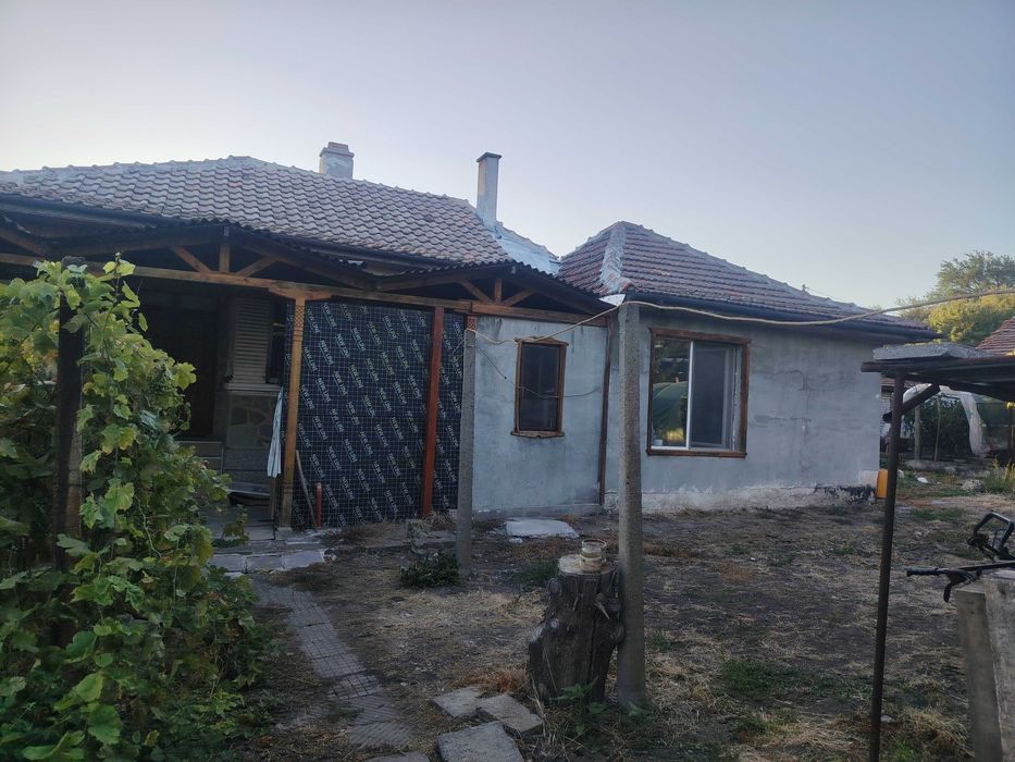 Къща с двор в Българово
