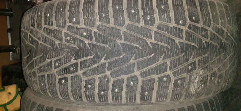 Продам шины на 18