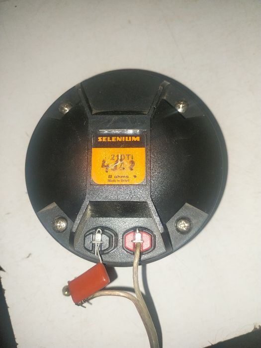 De vanzare o pereche de twitere