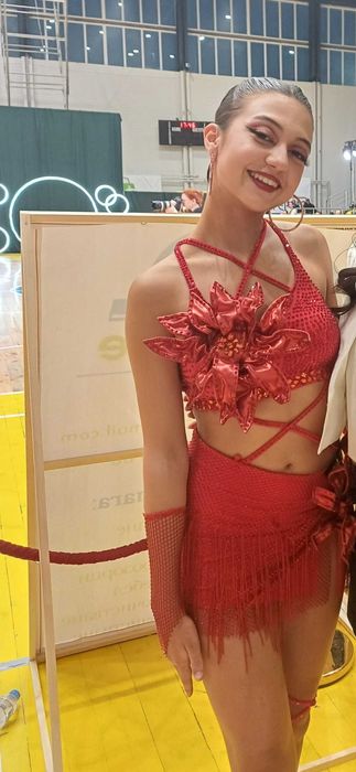 Продавам няколко рокли за спортни танци