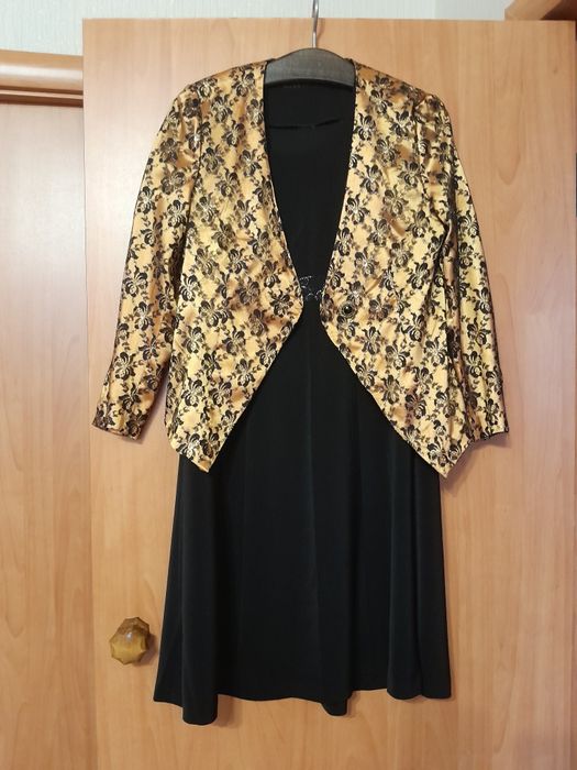 Продам женские платье недорого