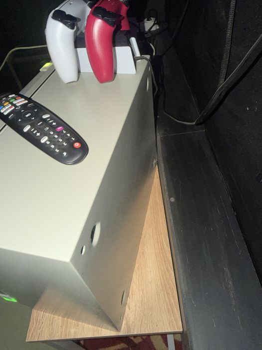 Монетник с жетони