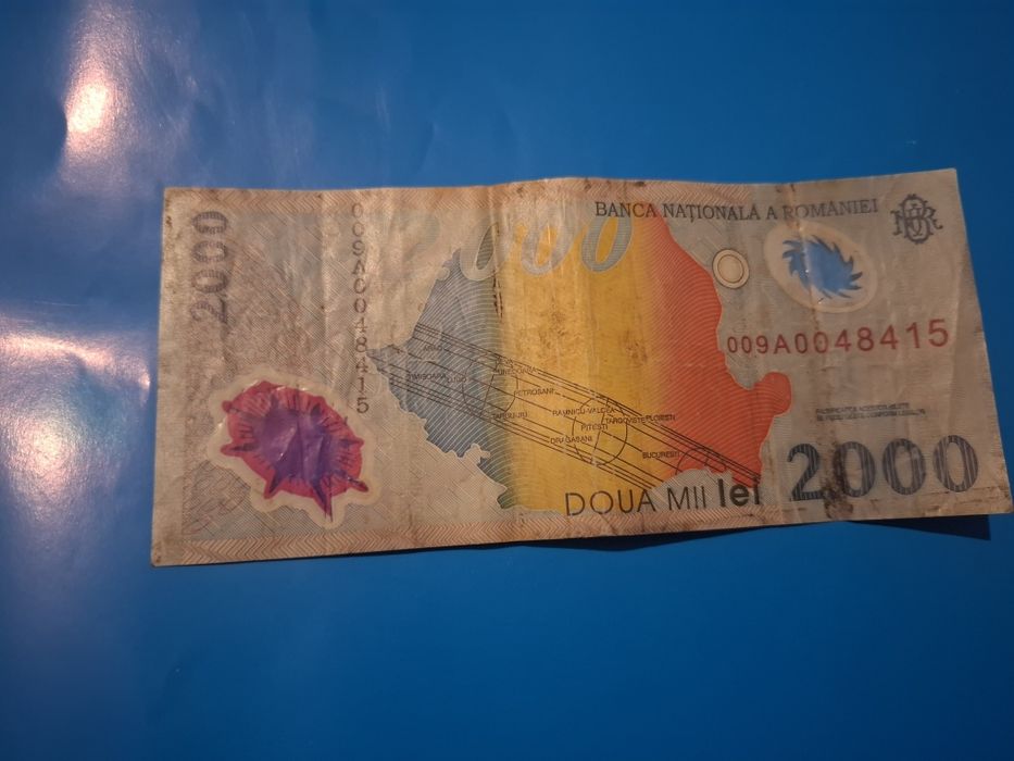 Vând bacnote de 2000 de lei cu eclipsa
