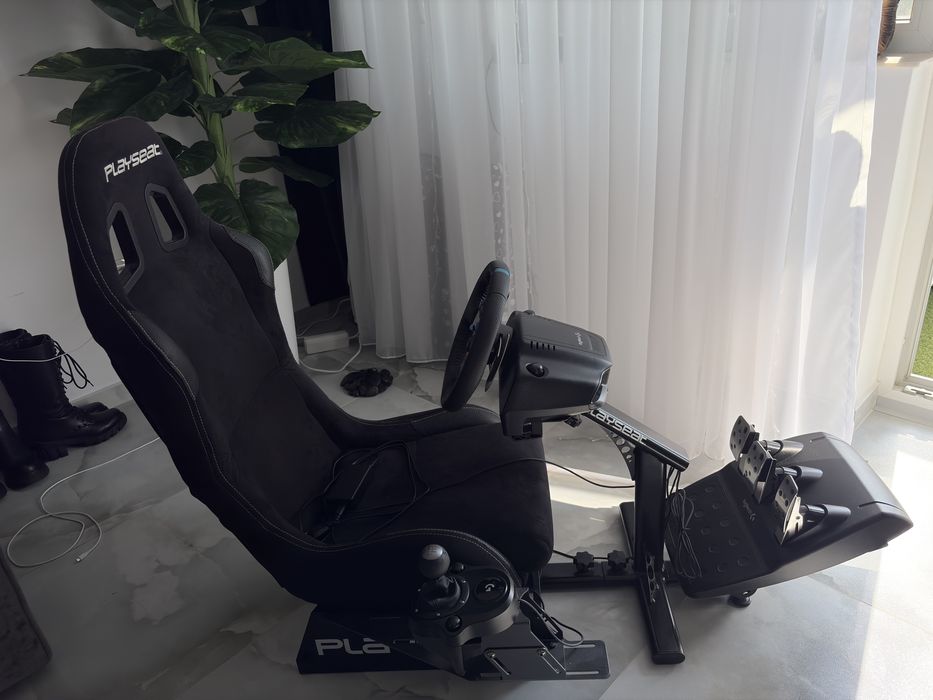 PLAYSEAT + volan schimbator pedale + PS4 (gaming set)