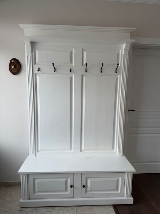 Cuier din lemn cu depozitare