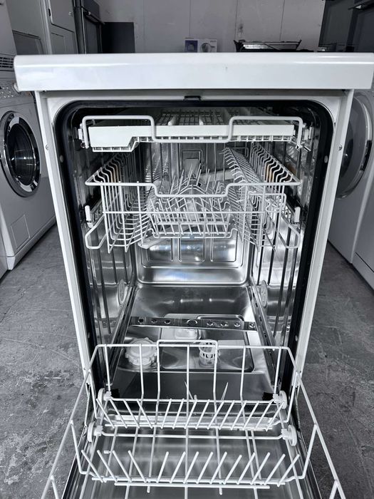 Съдомиялна + гаранция 1 година.  MIELE малка тясна 45см. Свободно стояща. Безплатна доставка за София.