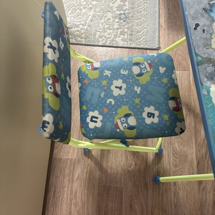 Детский стол со стулом