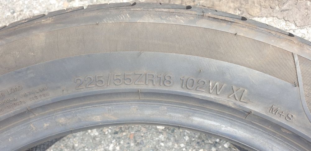 225/55 DUNLOP  R18