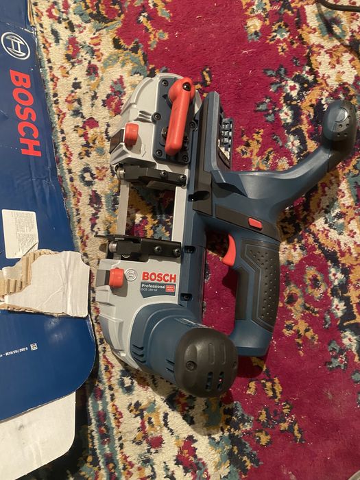 Ленточная пила Bosch GCB 18V-63