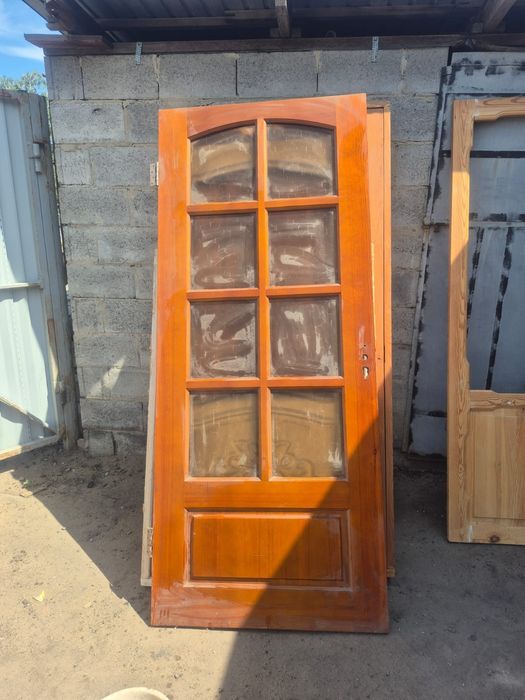 Продам двери деревянные