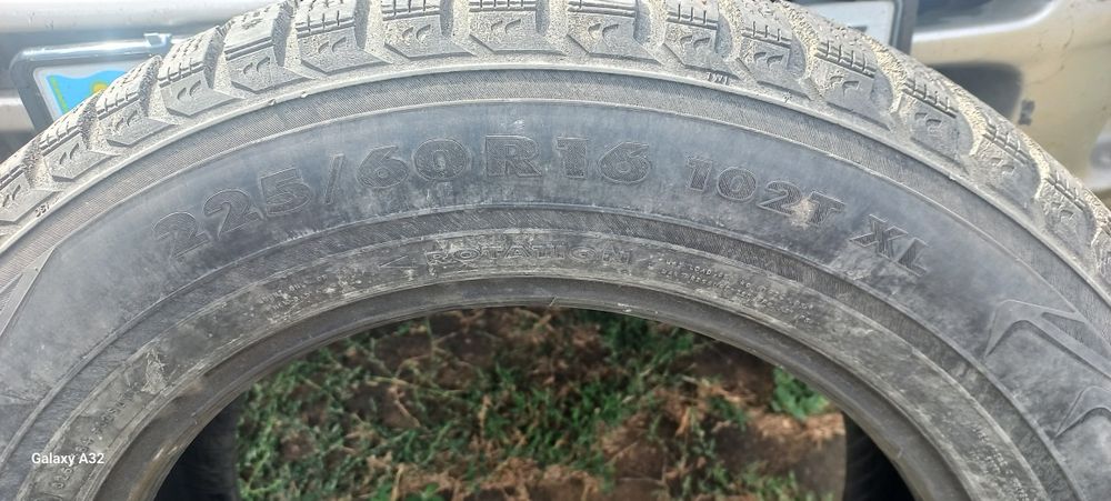 Продам зимнюю резину 225/60/16