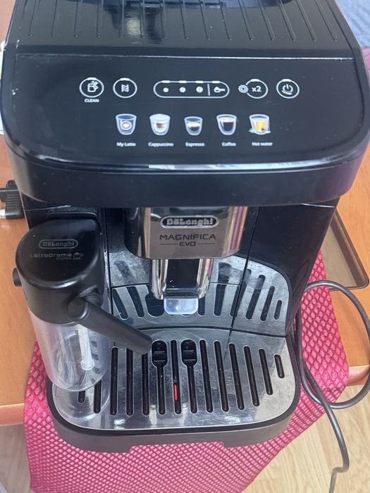 Кафеавтомат Delonghi Magnifica evo