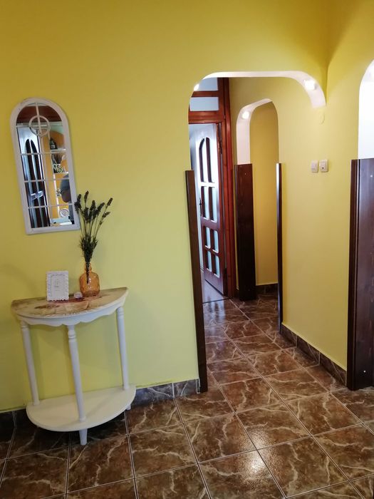 Vand apartament 3 camere zona Hotel Traian