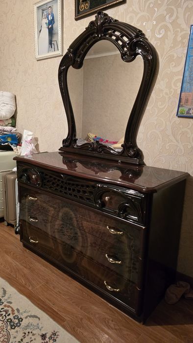 Шкаф , тримо, тумбочки