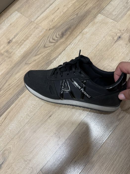 Продам кроссовки Armani