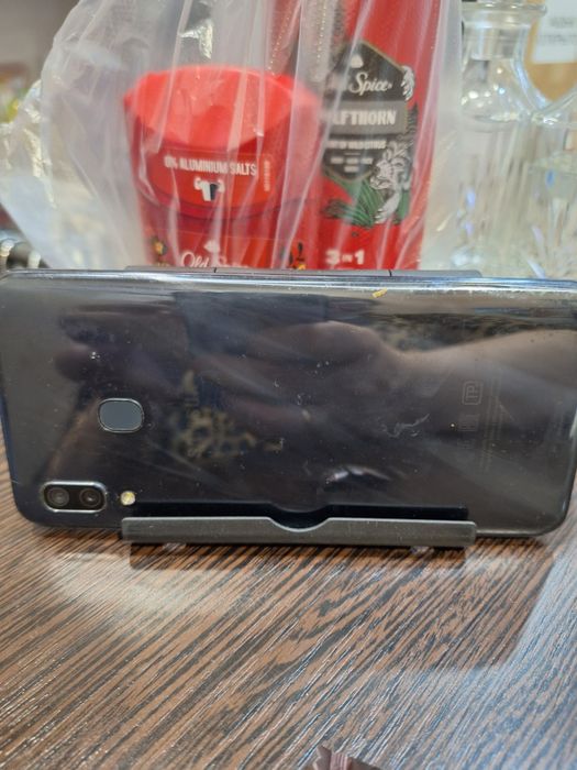 Продам телефон А30самсунг