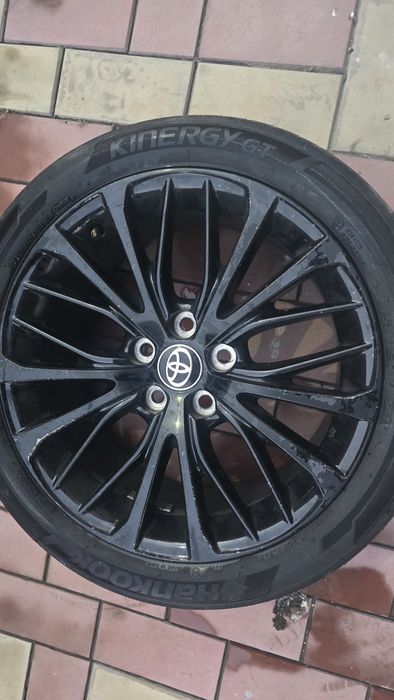 Продам один диск от камри 75.