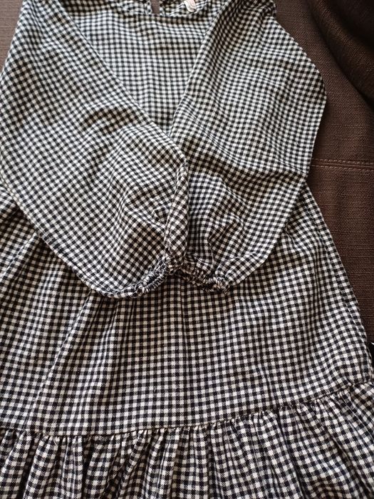 Rochiță superbă este practica merge si la evenimente dar si la.scoala