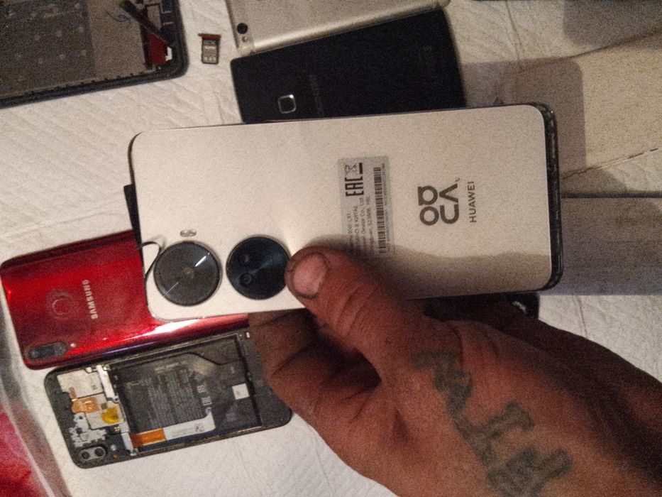 Продам телефоны на запчасти