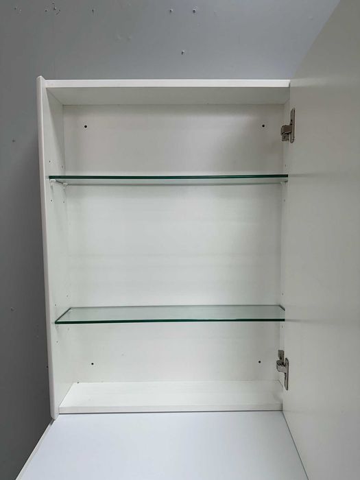 Комплект шкаф 55 см + огледало с рафтове – бял гланц