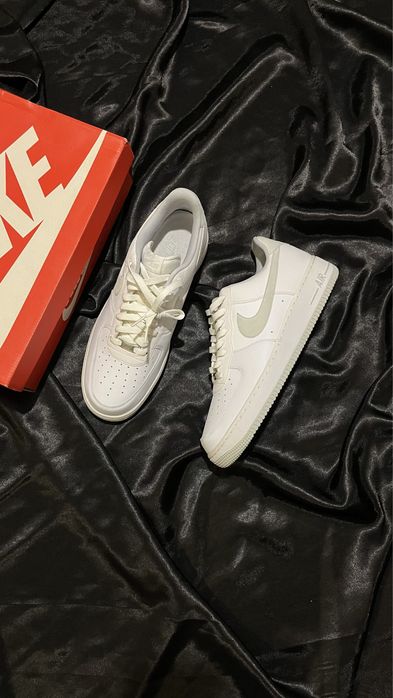 Nike Air Force 1 Low pale olive